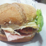 Maanaimburger Comida