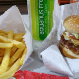 Maanaimburger Comida