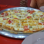 Pizzaria E Karijós Comida