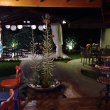 La Bella Café Emporium Dentro