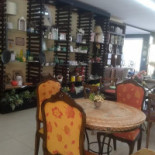 La Bella Café Emporium Dentro