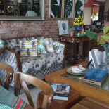 La Bella Café Emporium Dentro