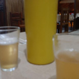 Junto E Misturado Espetinho E Caldo Bebida