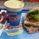 Sky's Burger Comida
