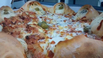 Big Calzone E Pizza food