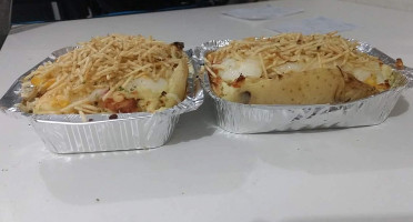 Big Calzone E Pizza food