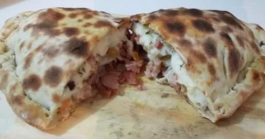 Big Calzone E Pizza food