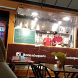 Box Burger Dentro
