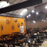 Box Burger Dentro