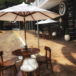 Petroskoffee Exterior
