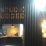 Estúdio Burger À l'intérieur