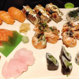 Bikkuri Sushi Comida