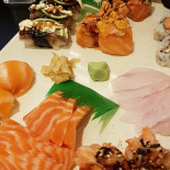 Bikkuri Sushi Comida