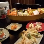 Bikkuri Sushi Comida