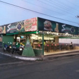 Ely Lanches Outside