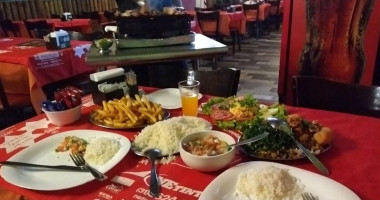 Churrascaria E Pizzaria Moinhos food