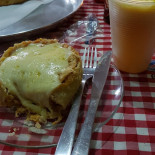 Lanches Saltenha Nourriture