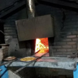 D. Danda Pizzaria À l'intérieur