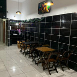 Dú Bom Lanches E Marmitaria À l'intérieur