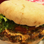 Isha Co.mpartilha Comida