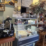 Kalifa Esfiharia À l'intérieur