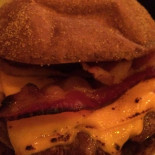 Between Buns Comida