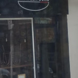 Between Buns Exterior