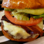 Between Buns Comida