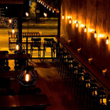 Between Buns Exterior