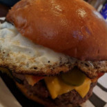 Between Buns Comida