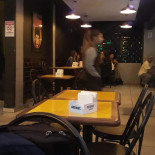 Yellow Submarine Pub Dentro