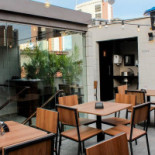 Blue Door Pub Dentro