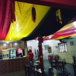 Mega Dog Lanches À l'intérieur