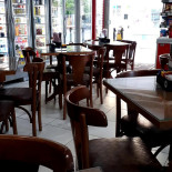 Cafeteria E Lanchonete Da Praca À l'intérieur