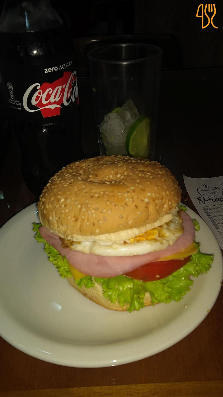 Cafeteria E Lanchonete Da Praca Nourriture