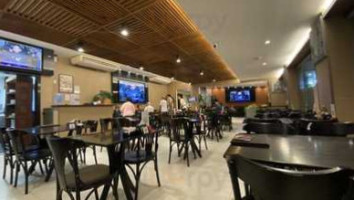 Bar E Restaurante Mabuhay inside