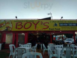 Boy ' S Fast Food inside