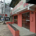 Garfield Lanches Outside