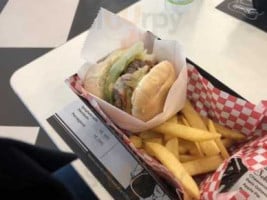 Picnic American Burger Grill food