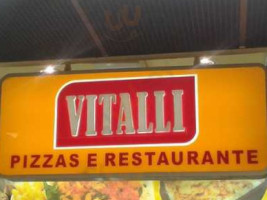 Vitalli Pizza outside