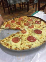 Pizzaria Vila Rica food