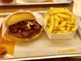 Jeronimo Smash Burger food
