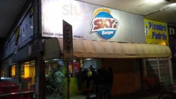 Sky's Burger food