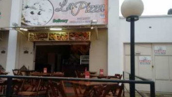 La Rosa Pizzaria inside