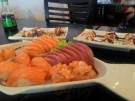 Nirá Sushi food