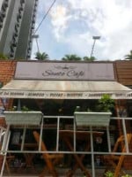 Santo Café outside