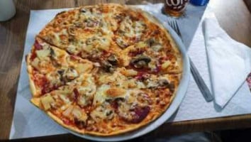 Pizzaria La' Moura food