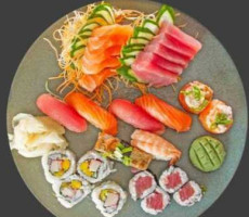 Sushi Tropical O Dois food