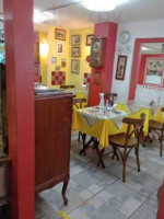 Café Amarelinho inside