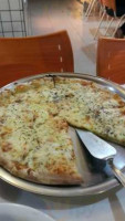 Pizzaria R A food